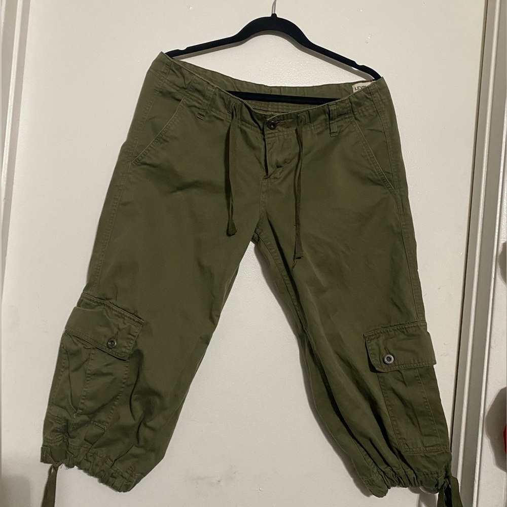 Levi’s Capri Pants- Green size Large